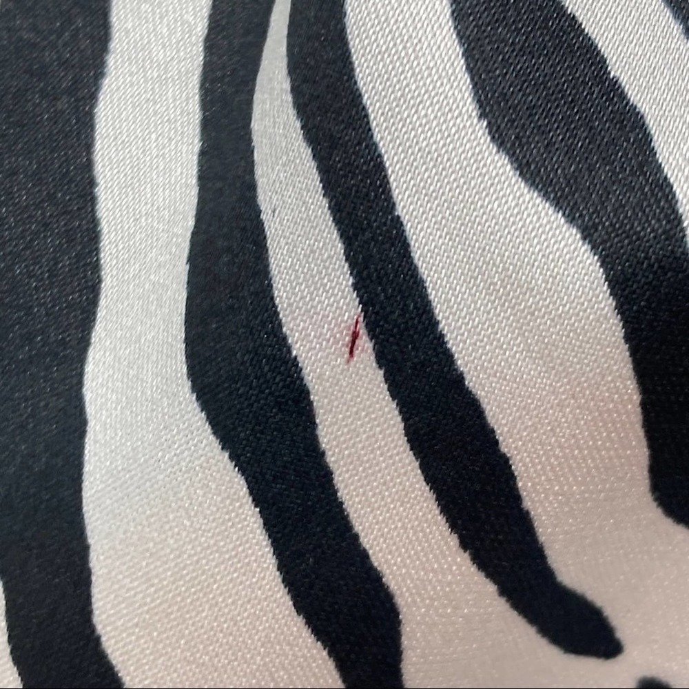 Guess Jeans Zebra Print Silky Short Sleeve Button Front Ruched Collared Blouse - Picture 14 of 14